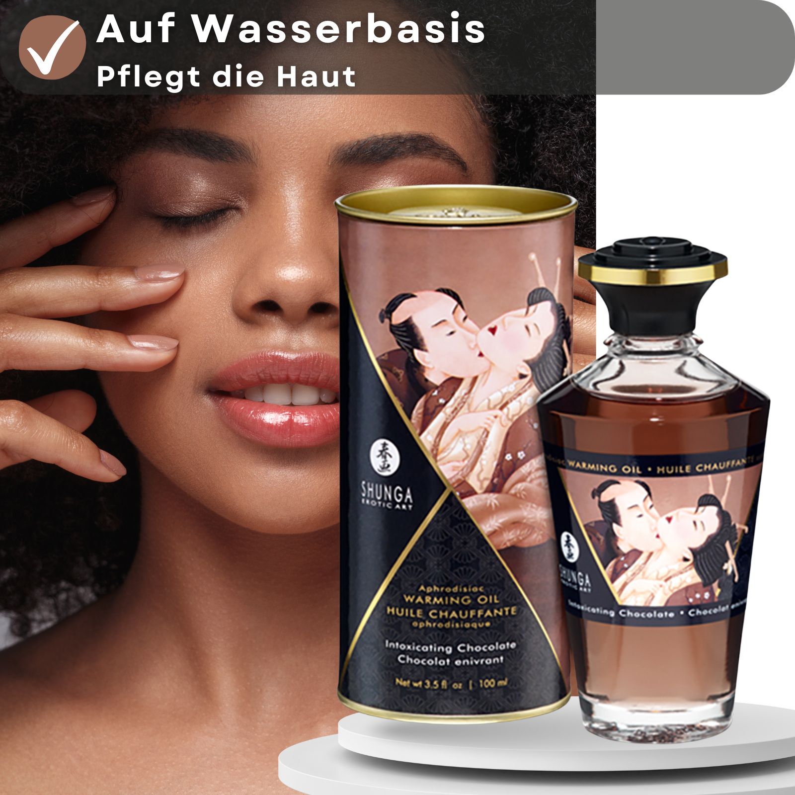 Massageöl mit Aroma Schokolade von Shunga. Flasche und Verpackung neben einer Frau. Text: Warming Oil, Intoxicating Chocolate.