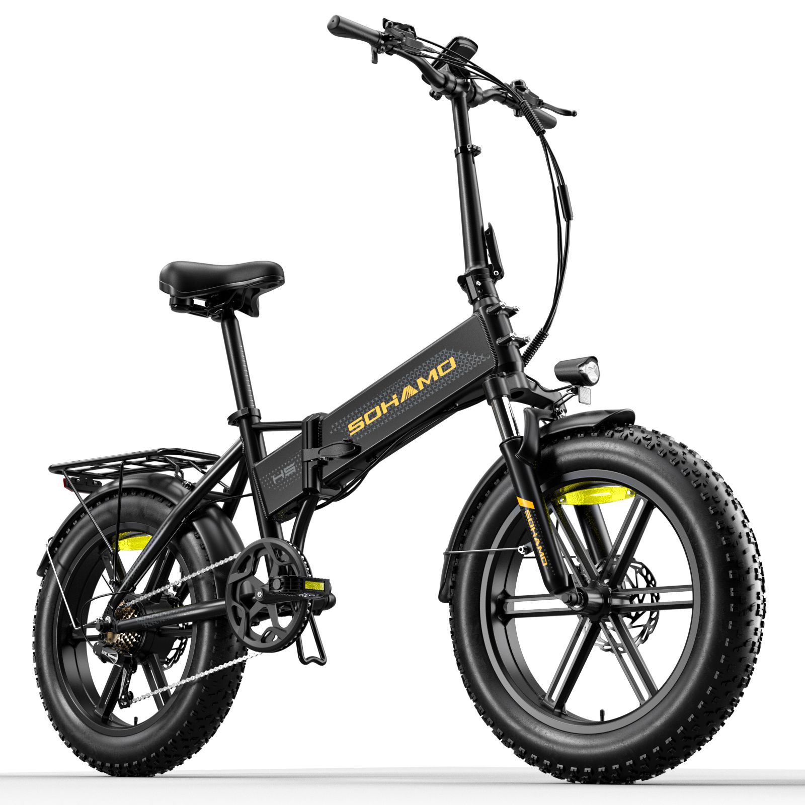 E-Bike, Seitenansicht. Schwarze Farbe, gelbe Akzente. Große Reifen, Scheinwerfer, Gepäckträger. Aufschrift SOHAMO.