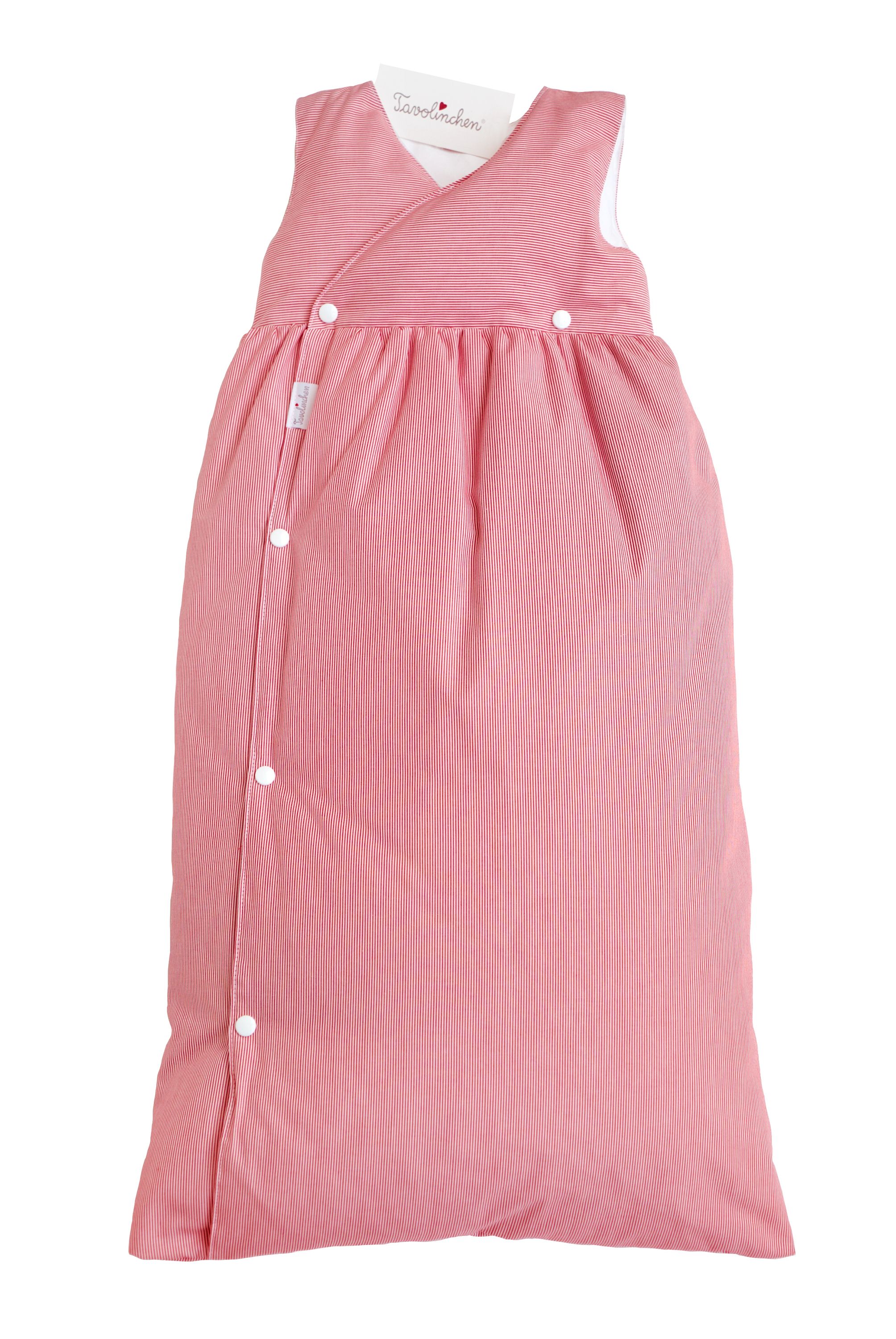 Schlafsack mit roten Streifen und Knöpfen. Das Etikett zeigt den Markennamen.