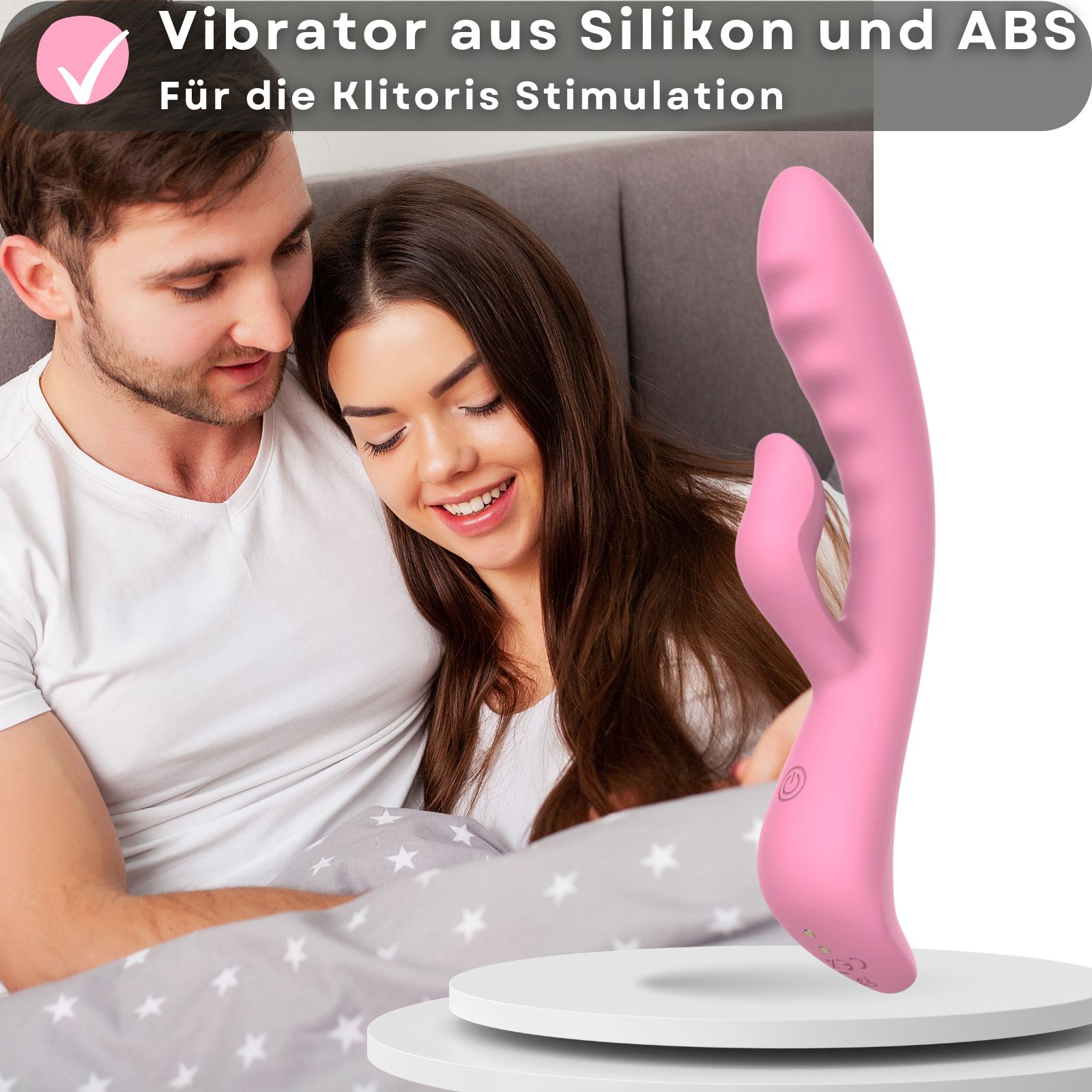 Rosa Vibrator. Silikon und ABS. Paar im Hintergrund. Auf Podest. USB-aufladbar. 10 Vibrationsmodi.
