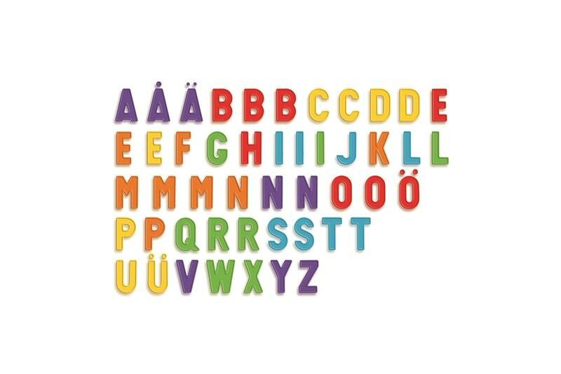 Farbige Buchstaben in verschiedenen Farben. Die Buchstaben sind in alphabetischer Reihenfolge angeordnet. Auf weißem Hintergrund.