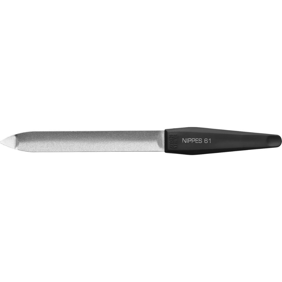 Diamantfeile mit schwarzem Griff. Auf dem Griff steht "Nippes 61". Die Feile ist 16 cm lang.