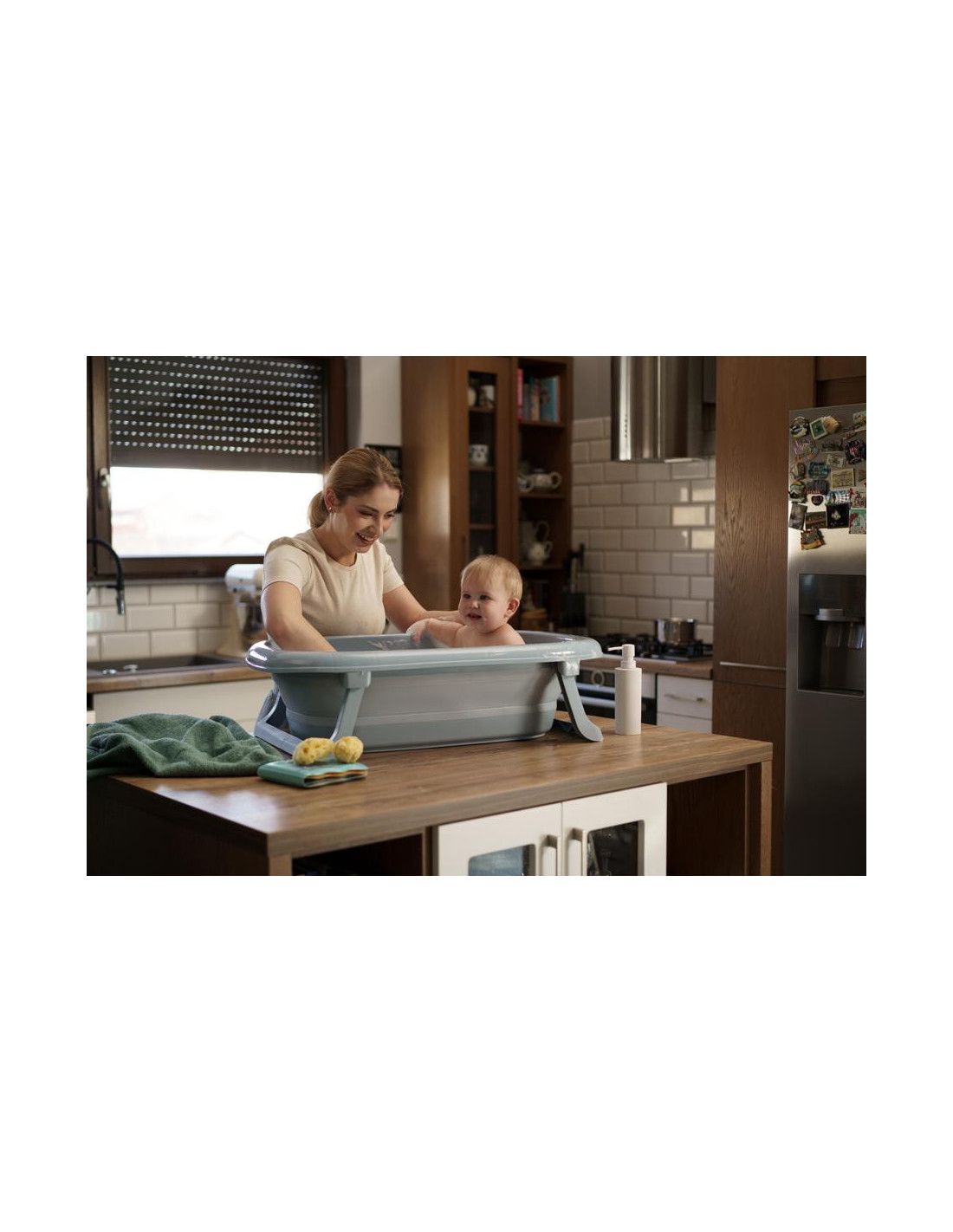 Faltbare Babybadewanne mit Ablaufstopfen
