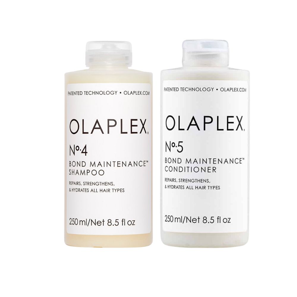 Zwei Flaschen Olaplex-Shampoo und -Conditioner. Beide Flaschen haben weiße Etiketten mit schwarzer Schrift. Aufschrift: No.4 Shampoo und No.5 Conditioner.