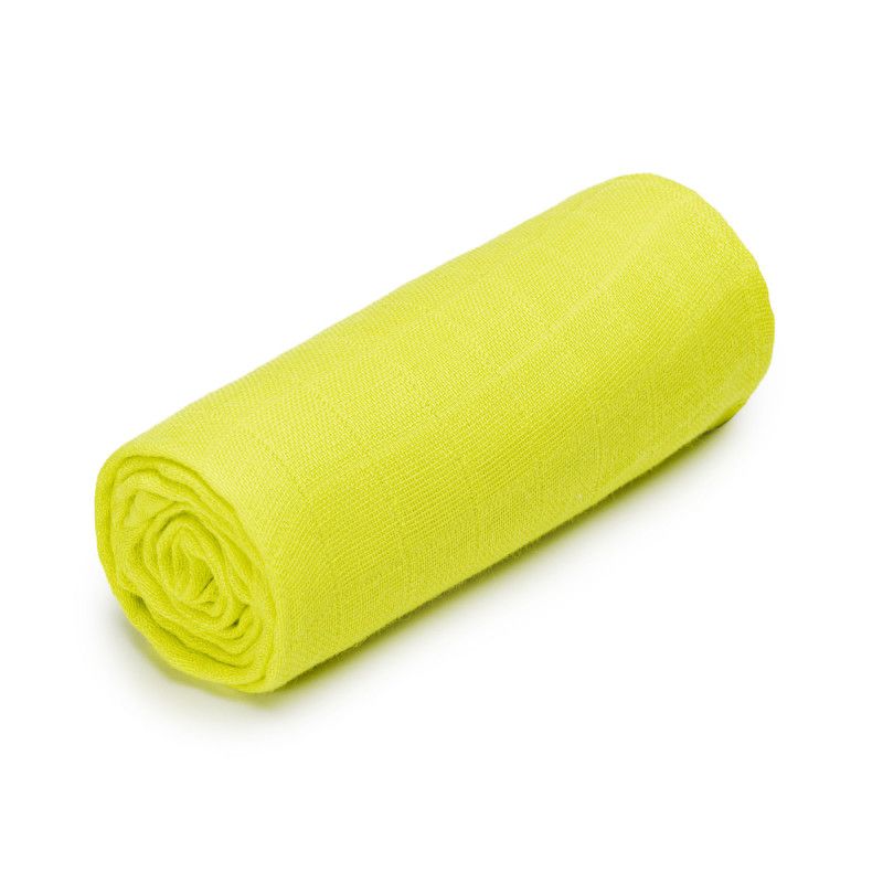 Gerolltes, leuchtend gelbes Tuch aus feinem Gewebe.
