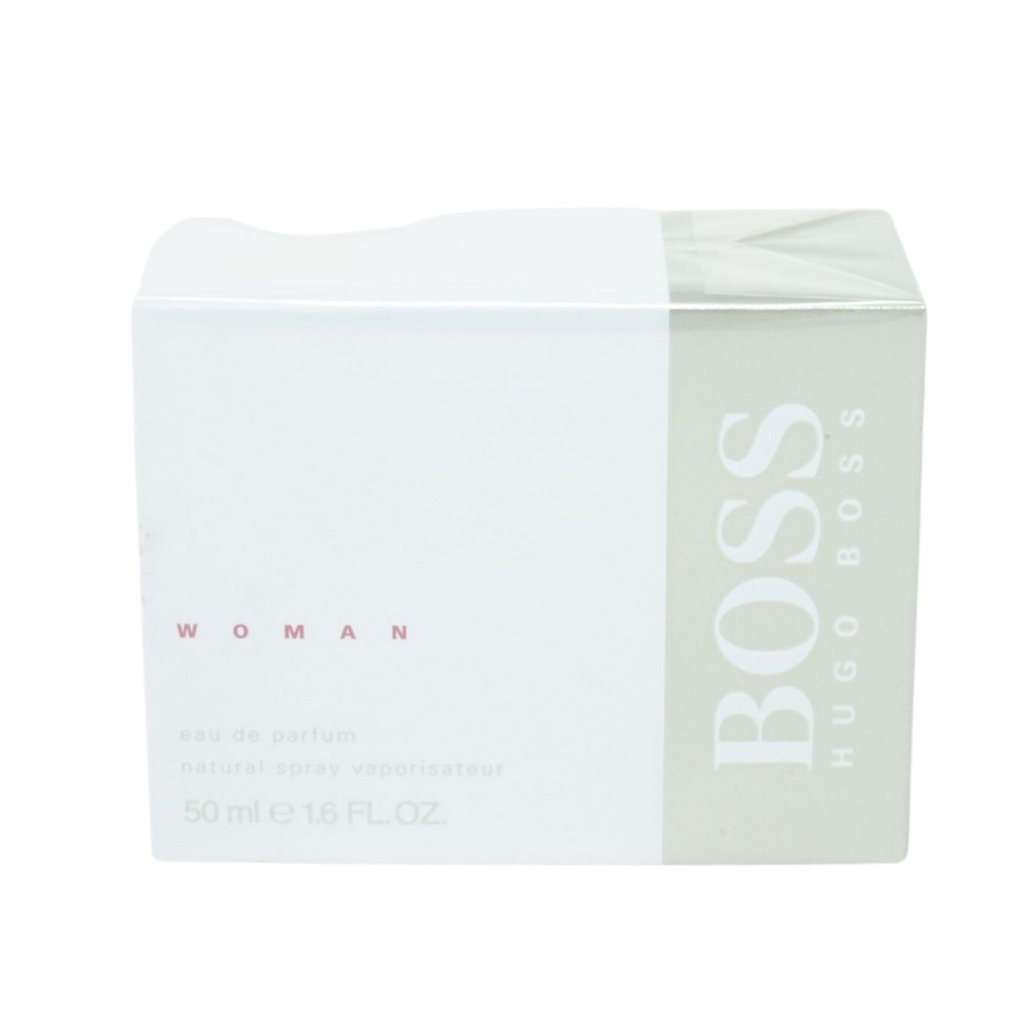 Weiße Verpackung mit BOSS-Logo und Produktbezeichnung WOMAN. Enthält Text: eau de parfum, natural spray vaporisateur, 50 ml e 1.6 FL. OZ.