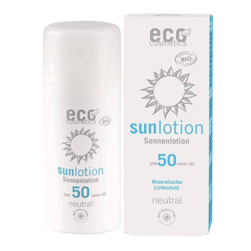 Weiße Sonnenlotion-Flasche und -Verpackung. Aufschrift: eco cosmetics, sunlotion, LSF 50, neutral. Bio-Siegel.