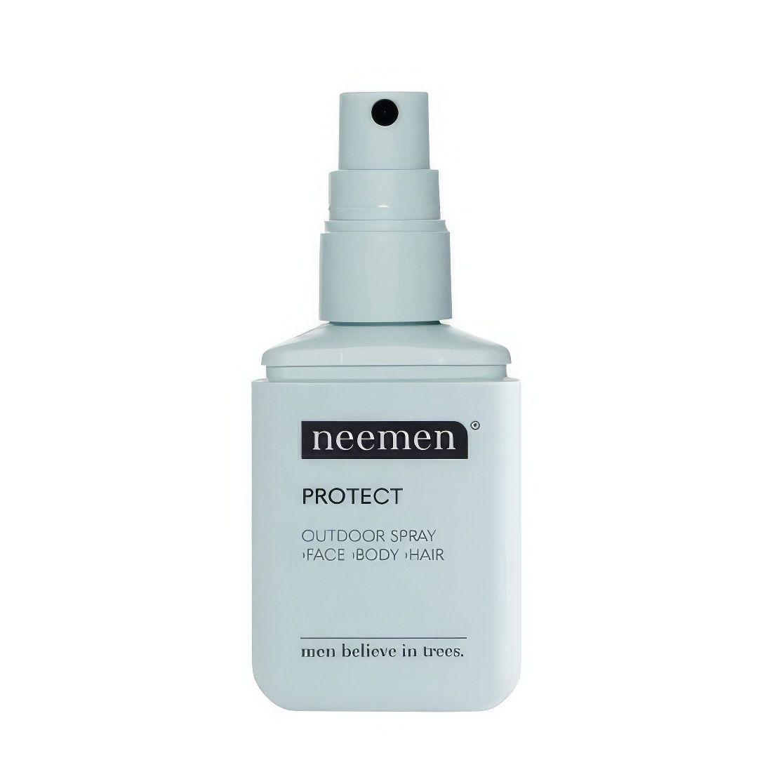 Hellblaue Sprühflasche mit schwarzem Sprühkopf. Aufschrift: Neemen, Protect, Outdoor Spray, Face, Body, Hair. Untertitel: men believe in trees.
