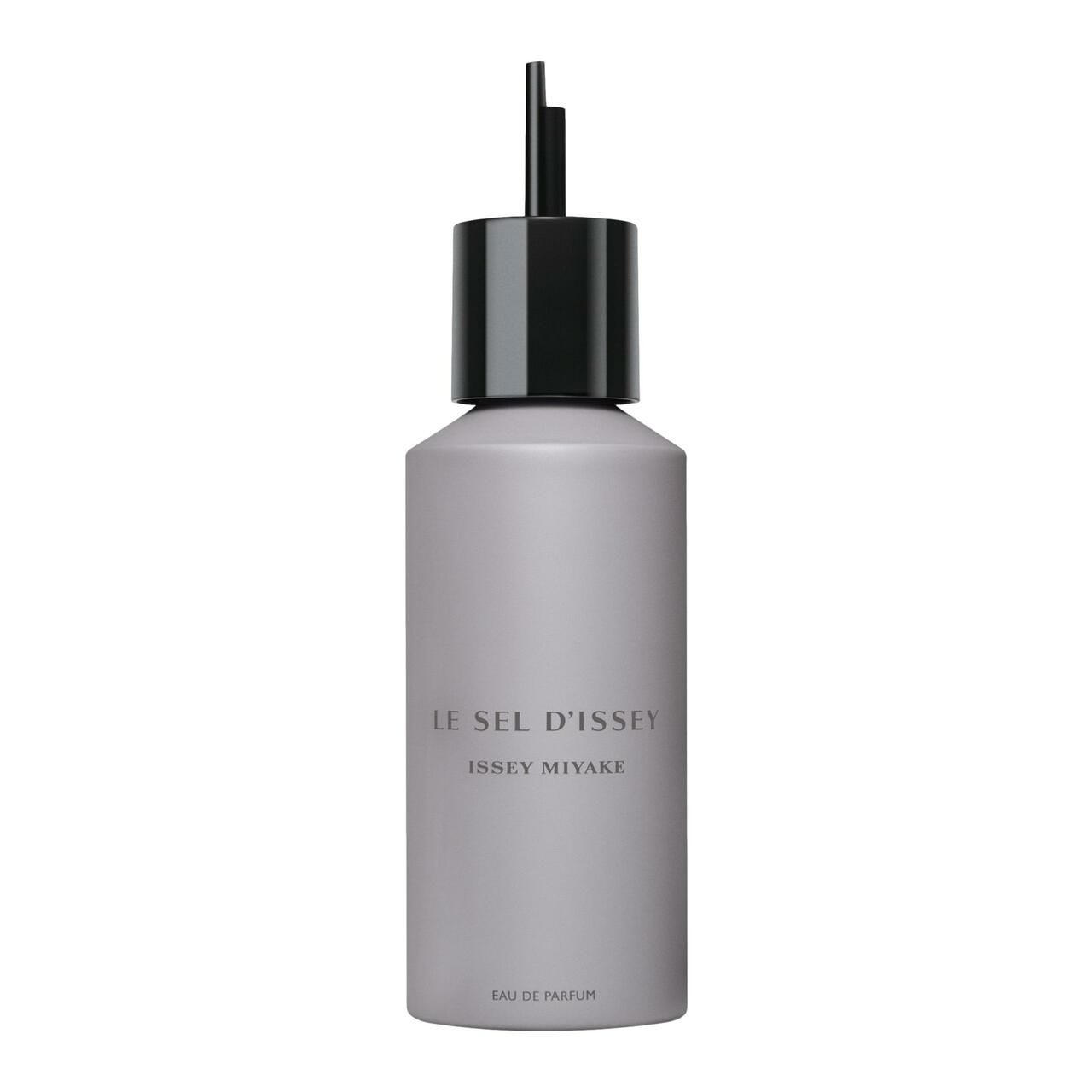Graue Flasche mit schwarzem Verschluss. Aufschrift: Le Sel d'Issey, Issey Miyake, Eau de Parfum.