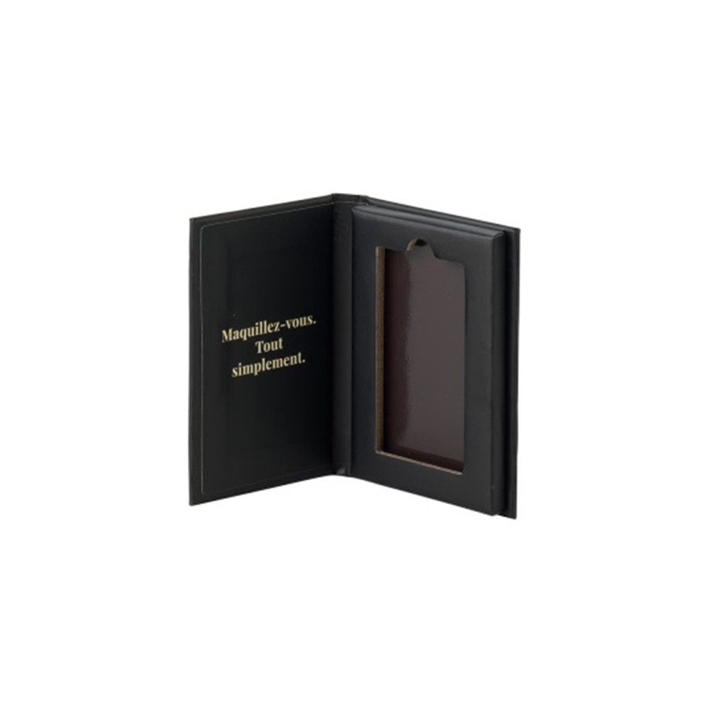 Schwarzes Etui, geöffnet, mit Fach für Lidschatten und Aufschrift 'Maquillez-vous. Tout simplement.'.