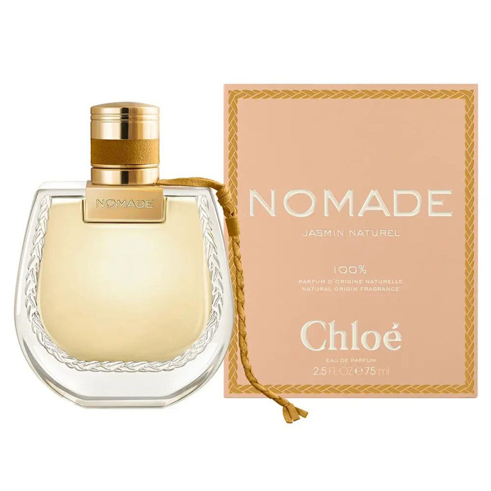 Parfümflasche mit goldfarbenem Verschluss und geflochtener Kordel. Daneben eine rechteckige Verpackung mit Schriftzug NOMADE und Chloé.