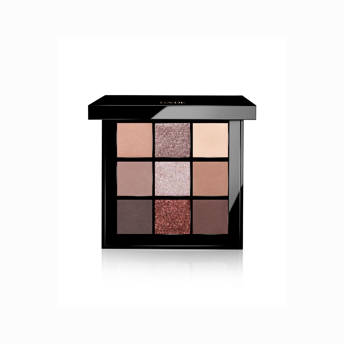 Ga-De Velveteen Lidschatten-Palette. Schwarze quadratische Palette mit neun Farbtönen in verschiedenen neutralen Tönen. Glänzende Oberfläche.
