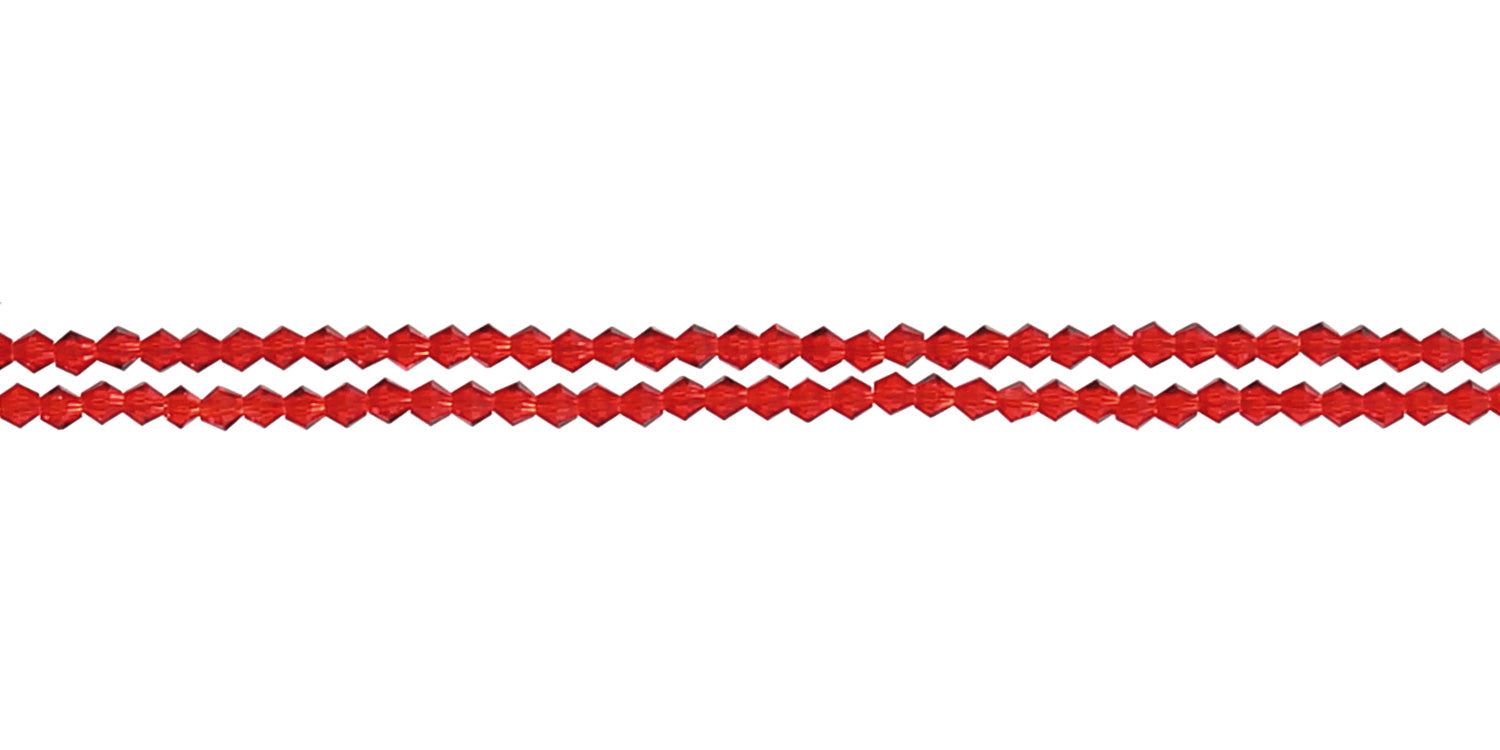 Rote Brillenkette aus facettierten Perlen. Drei Stränge nebeneinander.