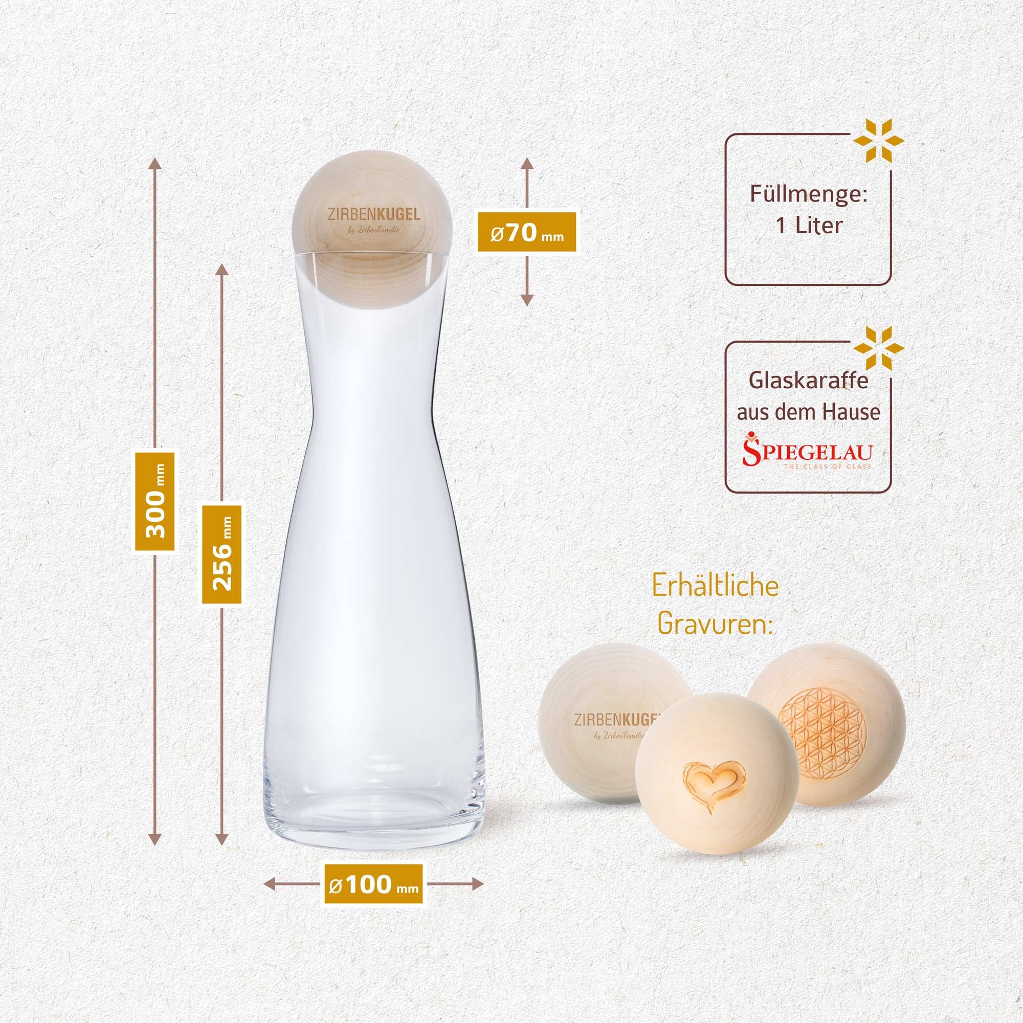 Glaskaraffe mit Zirbenkugel. Maße: Höhe 300 mm, Durchmesser 100 mm, Kugel Ø 70 mm. Füllmenge 1 Liter. Gravuren verfügbar.