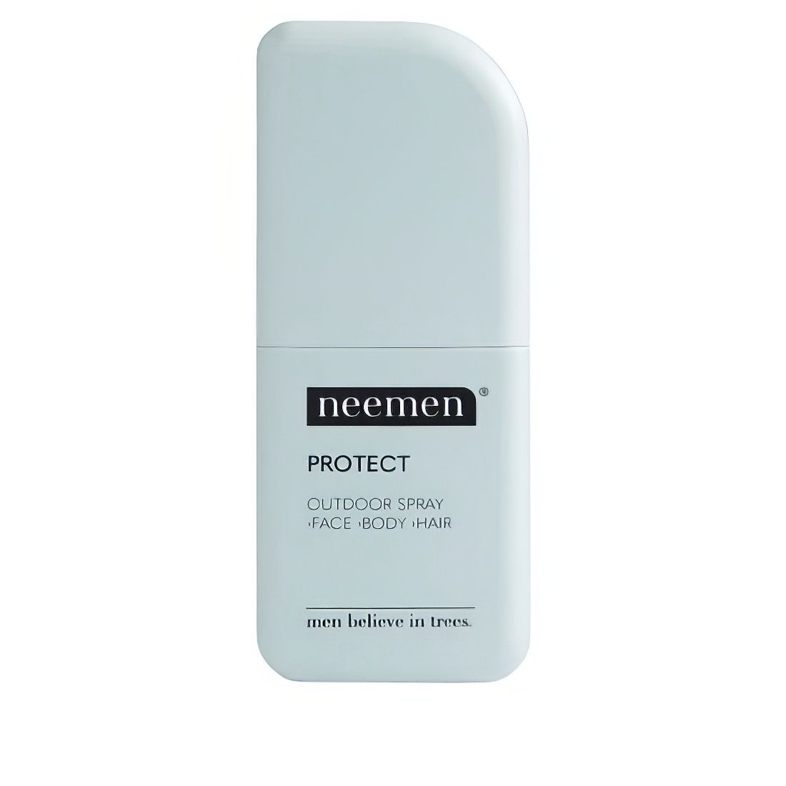 Hellblaue Sprühflasche mit schwarzem Etikett. Aufschrift: Neemen, Protect, Outdoor Spray, Face, Body, Hair. Untertitel: men believe in trees.
