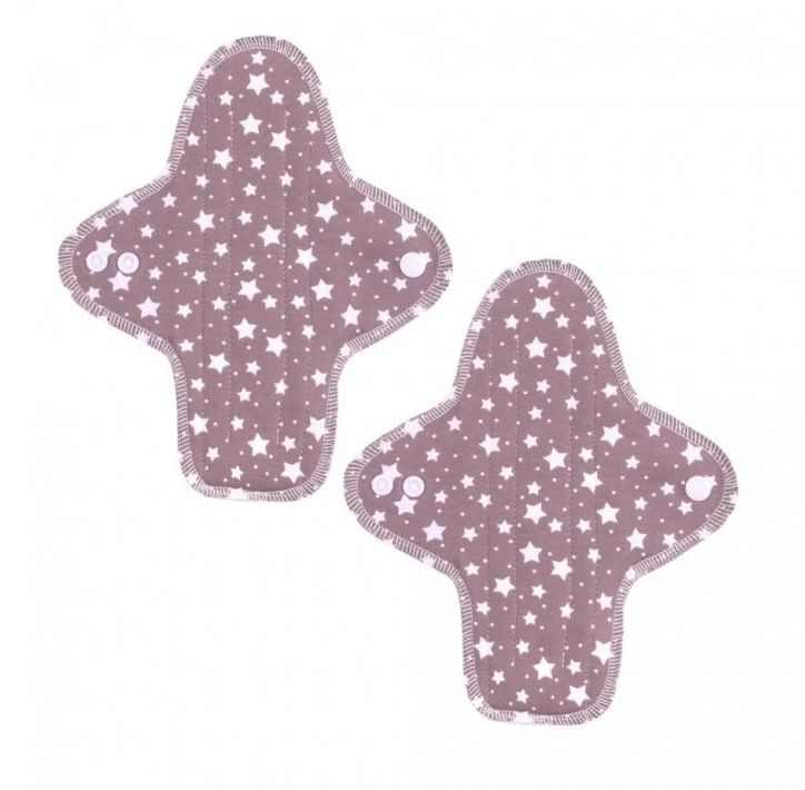 Zwei lilafarbene Stoffbinden mit Sternenmuster. Jede Binde hat eine ovale Form mit Druckknöpfen.