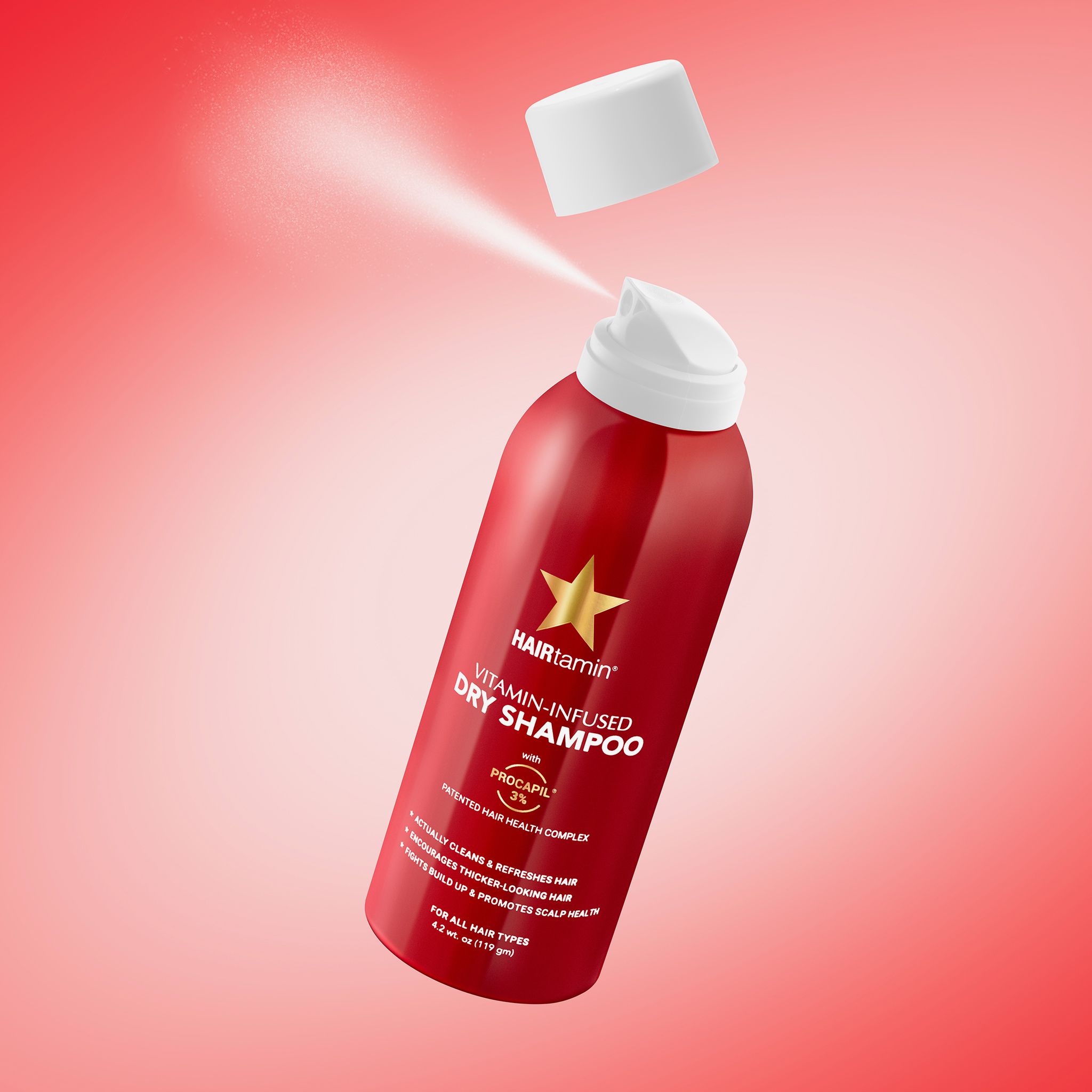 Rote Sprühflasche, Sprühnebel. Produktname: HAIRtamin Vitamin-Infused Dry Shampoo. Enthält Procapil. Für alle Haartypen.