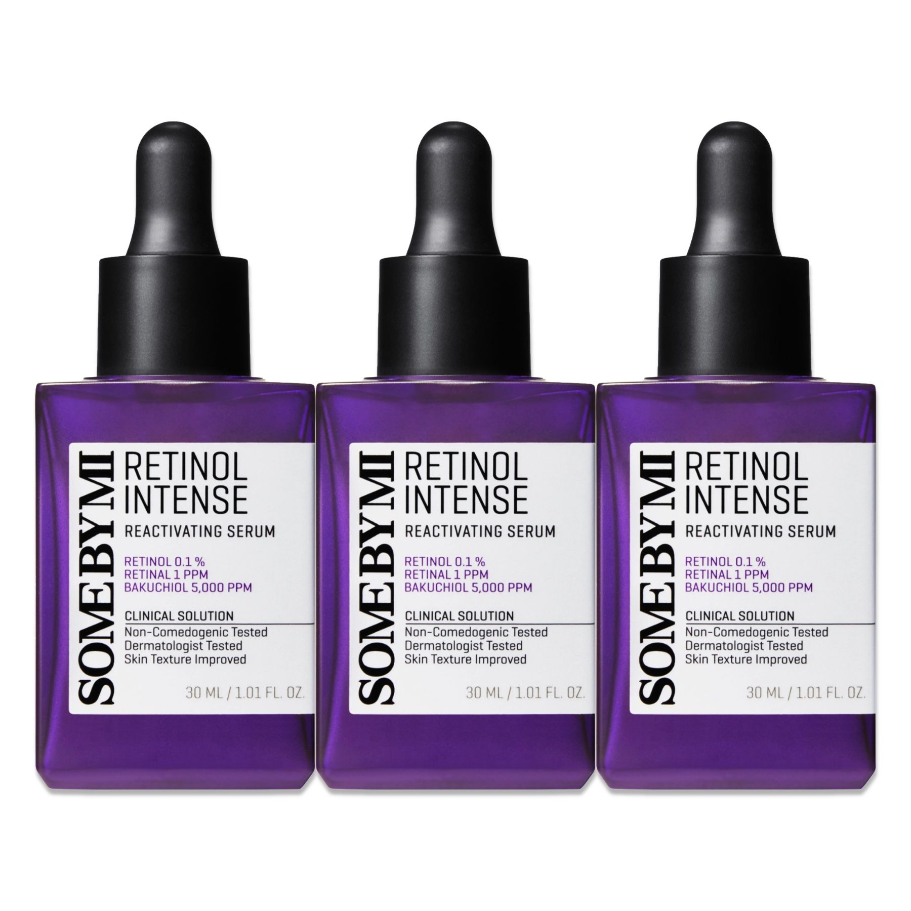 Drei Flaschen Some By Mi Retinol Intense Serum. Lila Flaschen mit schwarzem Deckel und Pipette. Text.