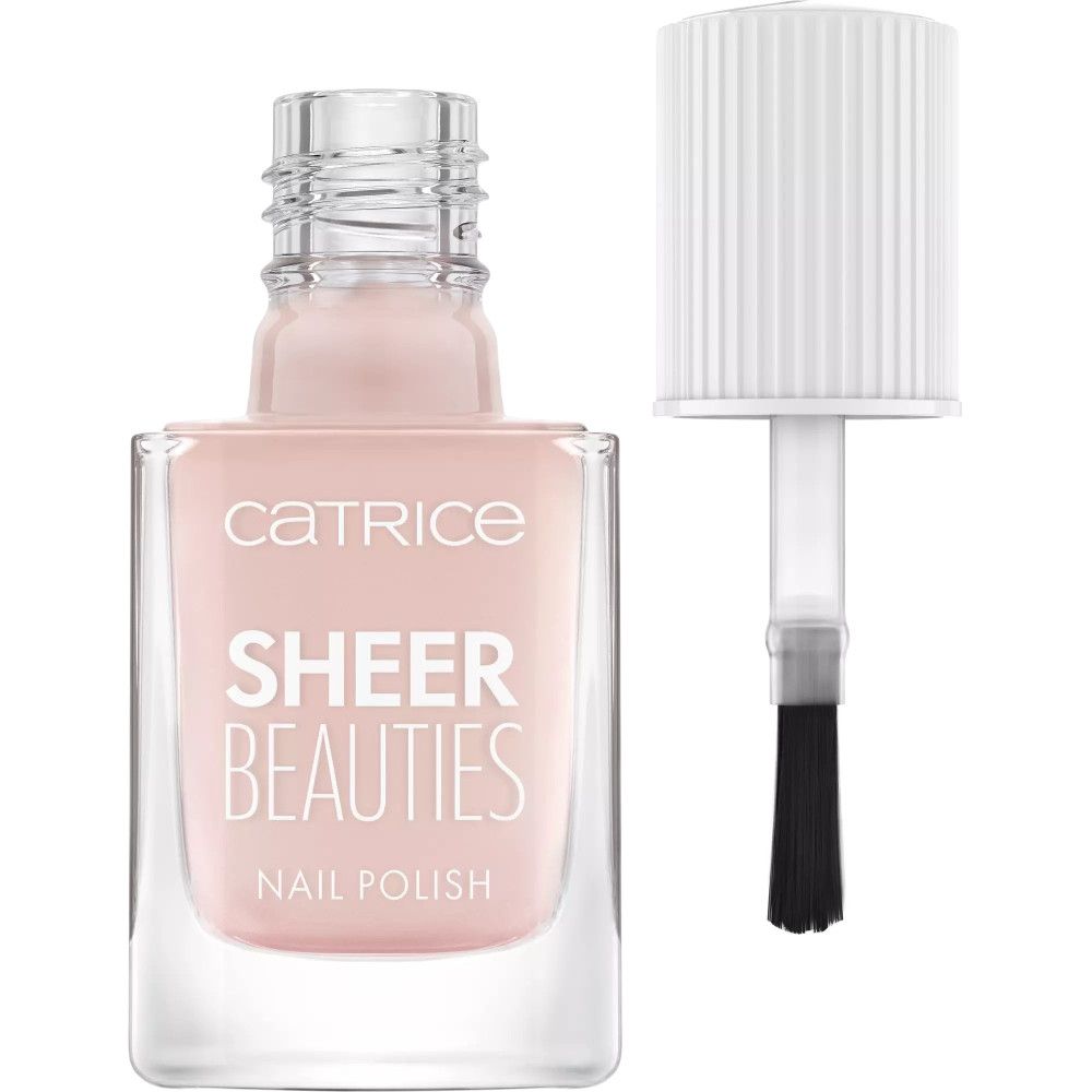 Nagellackflasche mit geöffnetem Deckel und Pinsel. Aufschrift: Catrice Sheer Beauties Nail Polish. Rosa Inhalt.