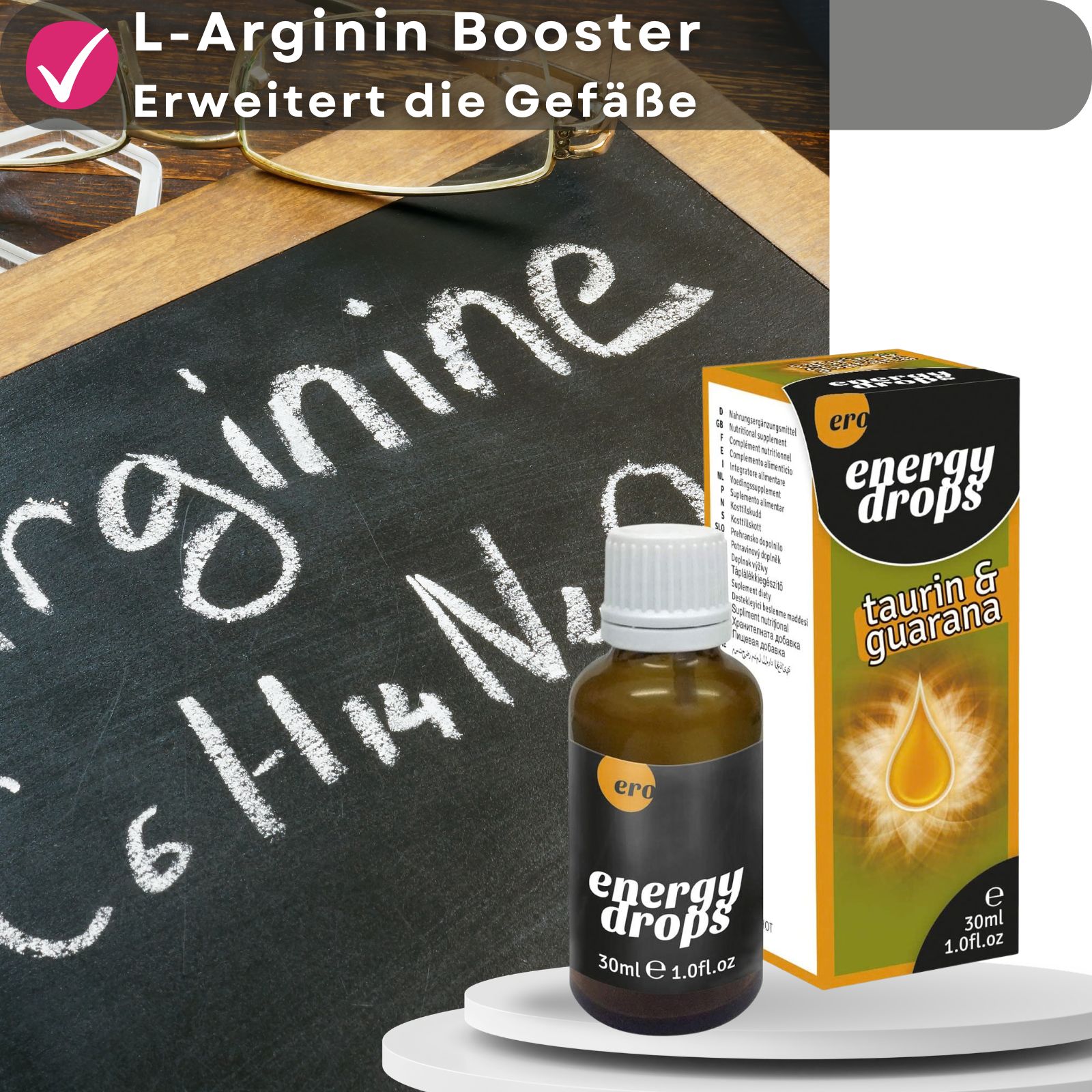 Flasche und Verpackung vor einer Tafel mit chemischen Formeln. Aufschrift: energy drops, Taurin & Guarana. Banner mit Text: L-Arginin Booster, Erweitert die Gefäße.