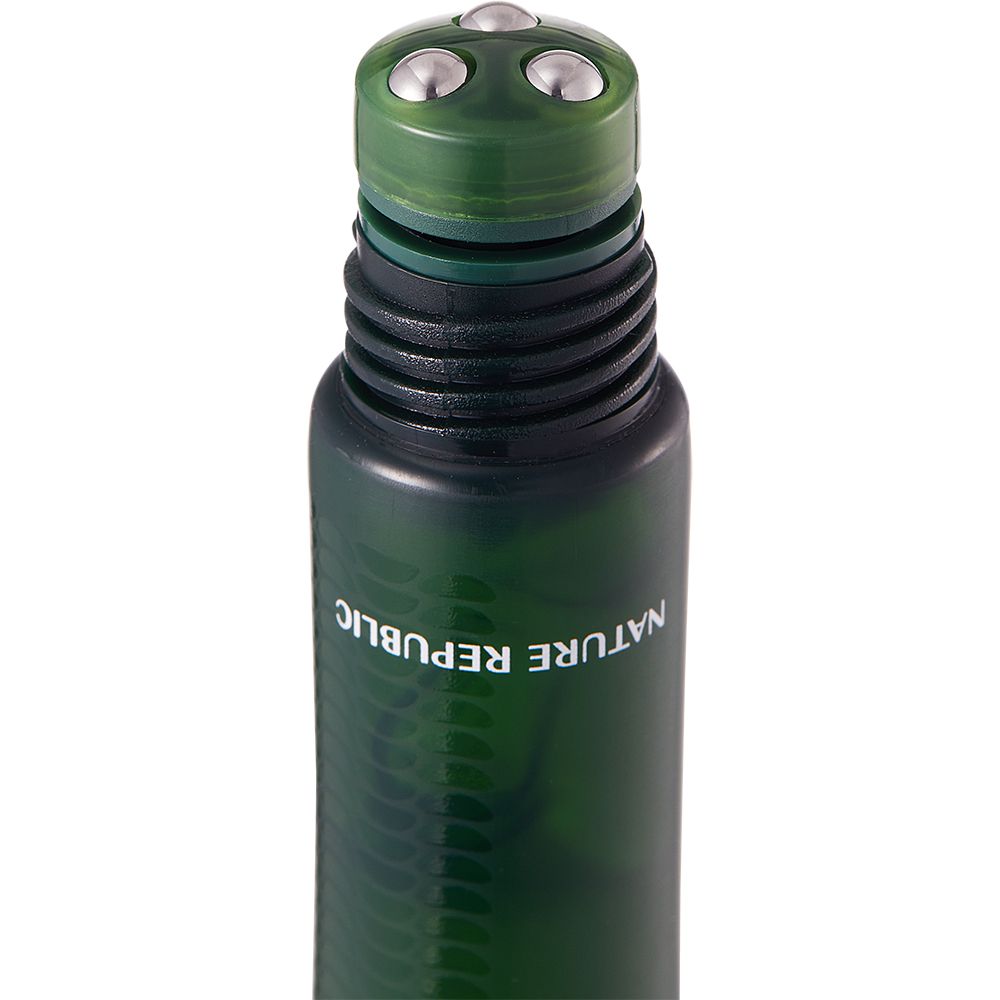 Grüne Tube mit drei Metallkugeln am Deckel. Aufschrift 'NATURE REPUBLIC'.