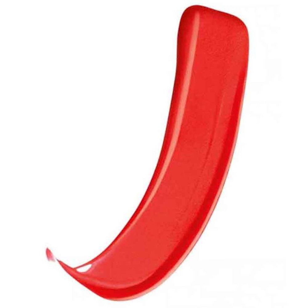 Roter Lippenstift-Abstrich. Glänzende Textur. Form eines geschwungenen Streifens. Auf weißem Hintergrund.