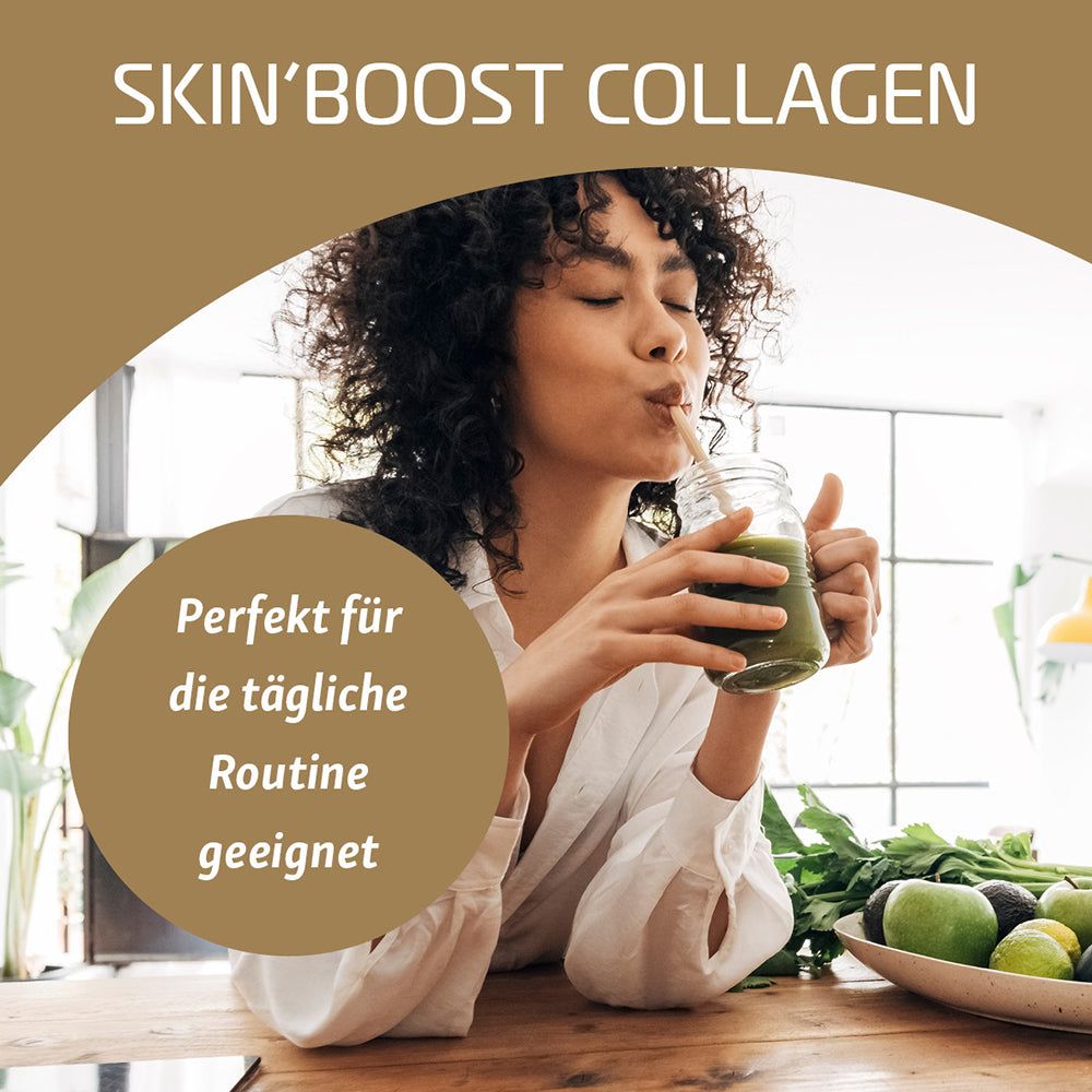 Frau trinkt grünen Smoothie aus Glas mit Strohhalm. Für die tägliche Routine.