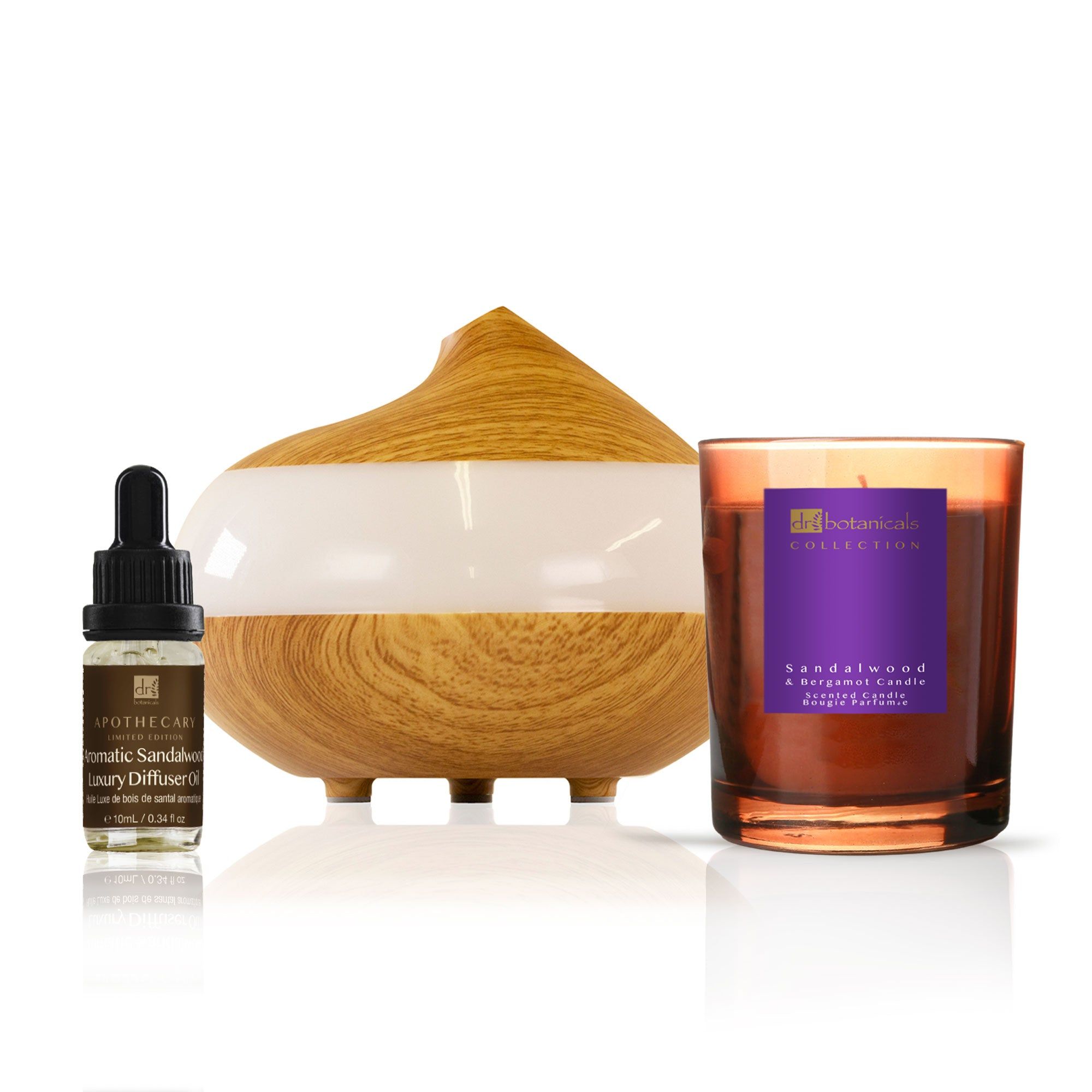 Diffusor-Set mit Sandelholz- und Bergamotkerze. Holzfarbener Diffusor, Kerze im Glas, Ölflasche. Beschriftung: Dr Botanicals.