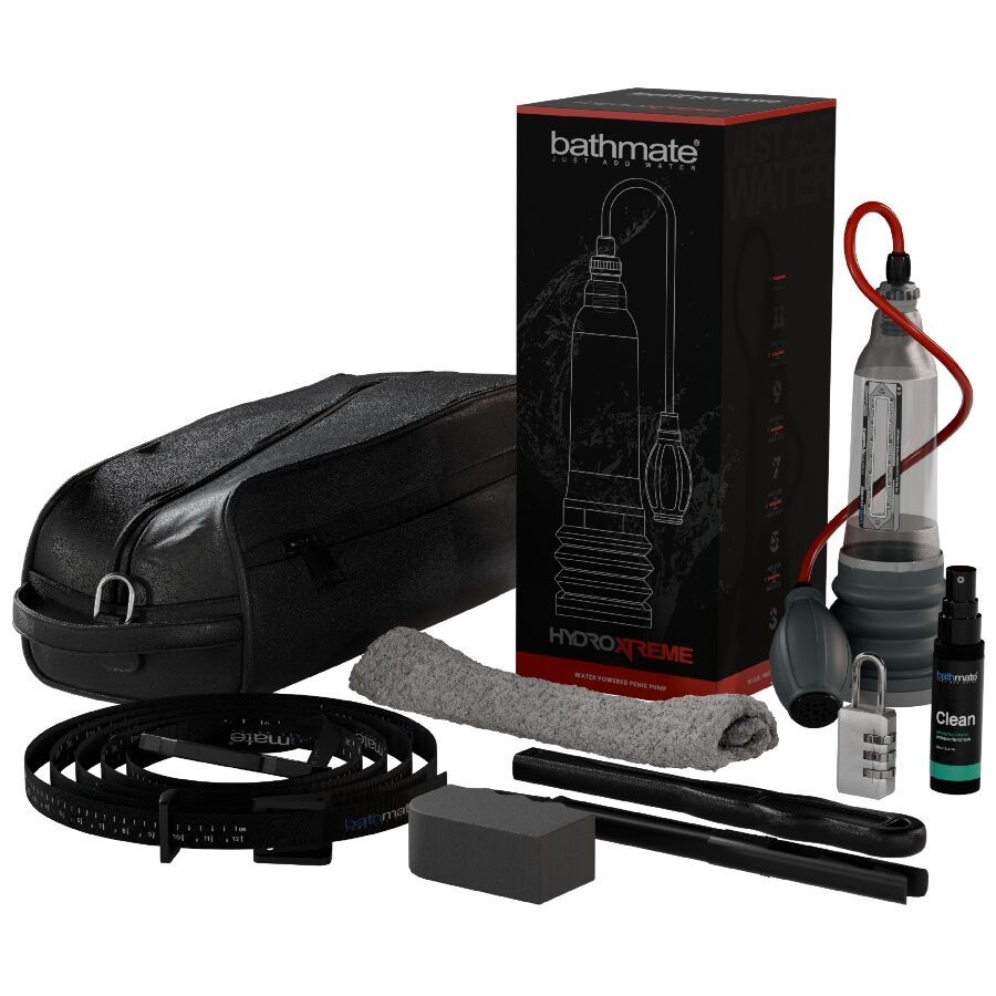 Produkt-Set mit Pumpe, Tasche, Handtuch, Gürtel, Reiniger, Schaumstoff, Stäben und Schloss. Schwarze Verpackung mit Logo.