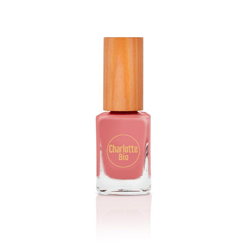 Nagellackflasche mit Holzdeckel. Rosa Lack, quadratische Flasche. Aufschrift: Charlotte Bio.