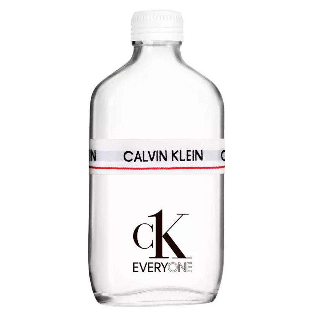 Klarer Flakon mit weißem Verschluss. Weißes Band mit rotem Streifen und Schriftzug CALVIN KLEIN. Schwarzer Schriftzug ck EVERYONE.