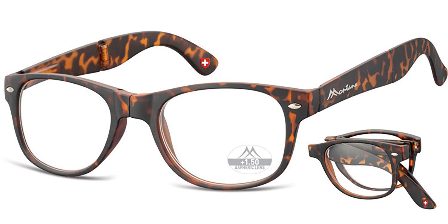 Klappbare Lesebrille, braunes Gestell, +1.50 Dioptrien. Gefaltet daneben. Montana-Logo, Schweizer Kreuz.