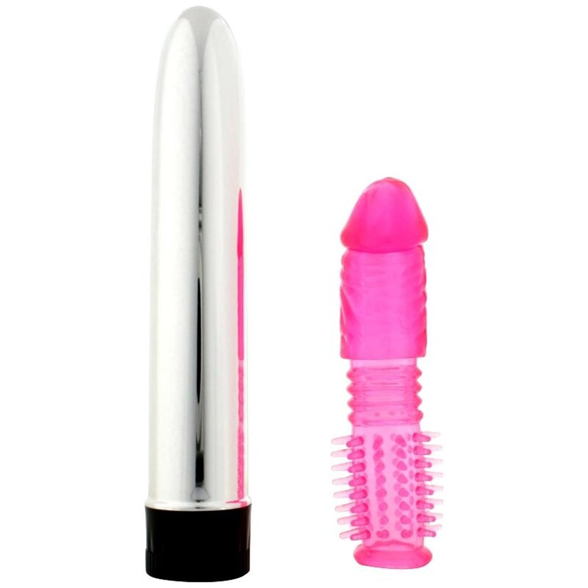 Silberfarbener Vibrator und pinkfarbene Hülle mit Noppen. Beide Produkte stehen nebeneinander auf weißem Hintergrund.