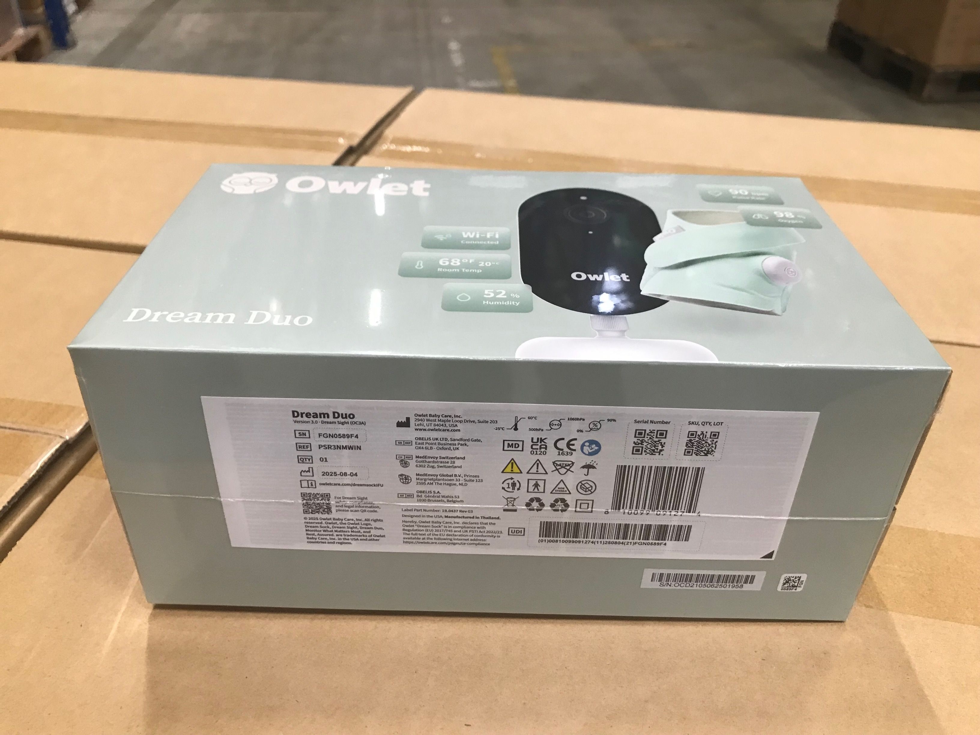 Produktverpackung: Owlet Dream Duo. Text: Dream Duo, Produktinformationen, Warnhinweise, Logos, Barcode.