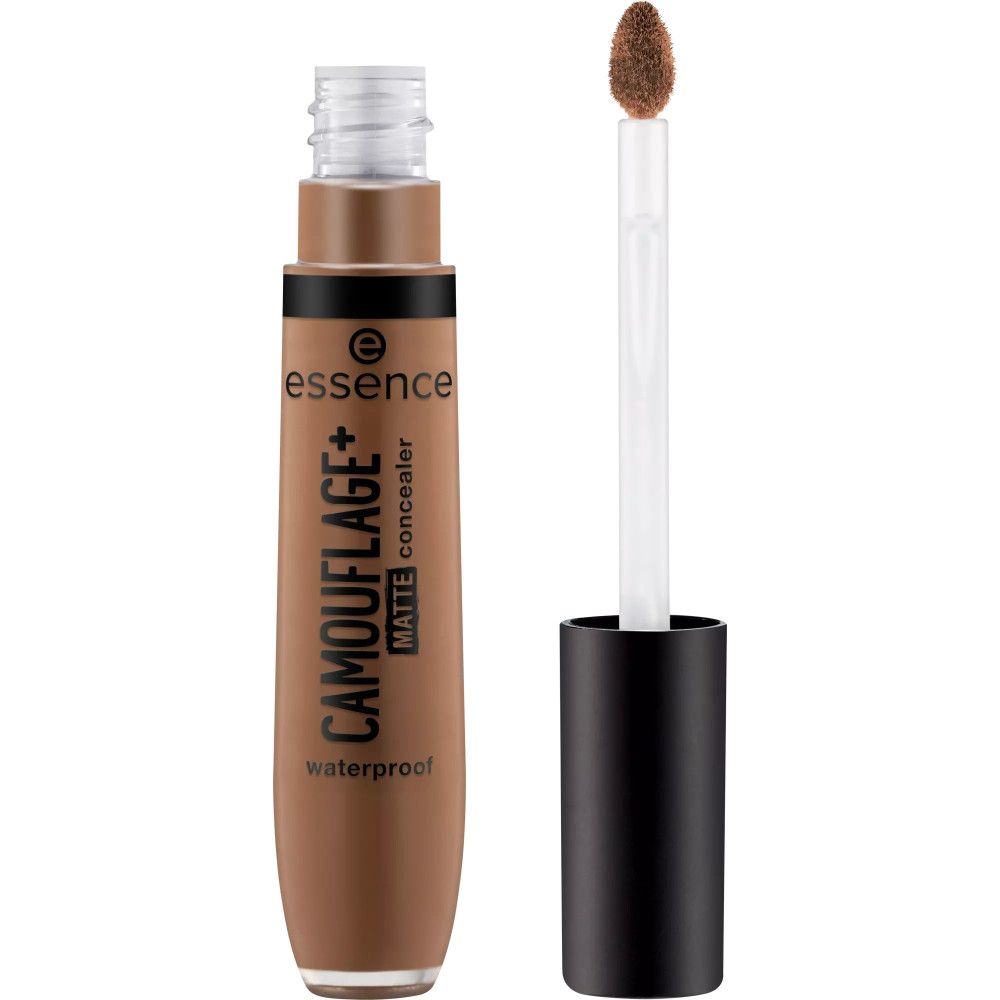 Essence Camouflage+ Matt Concealer, braune Tube, offener Deckel, Applikator sichtbar. Produktname und Marke.