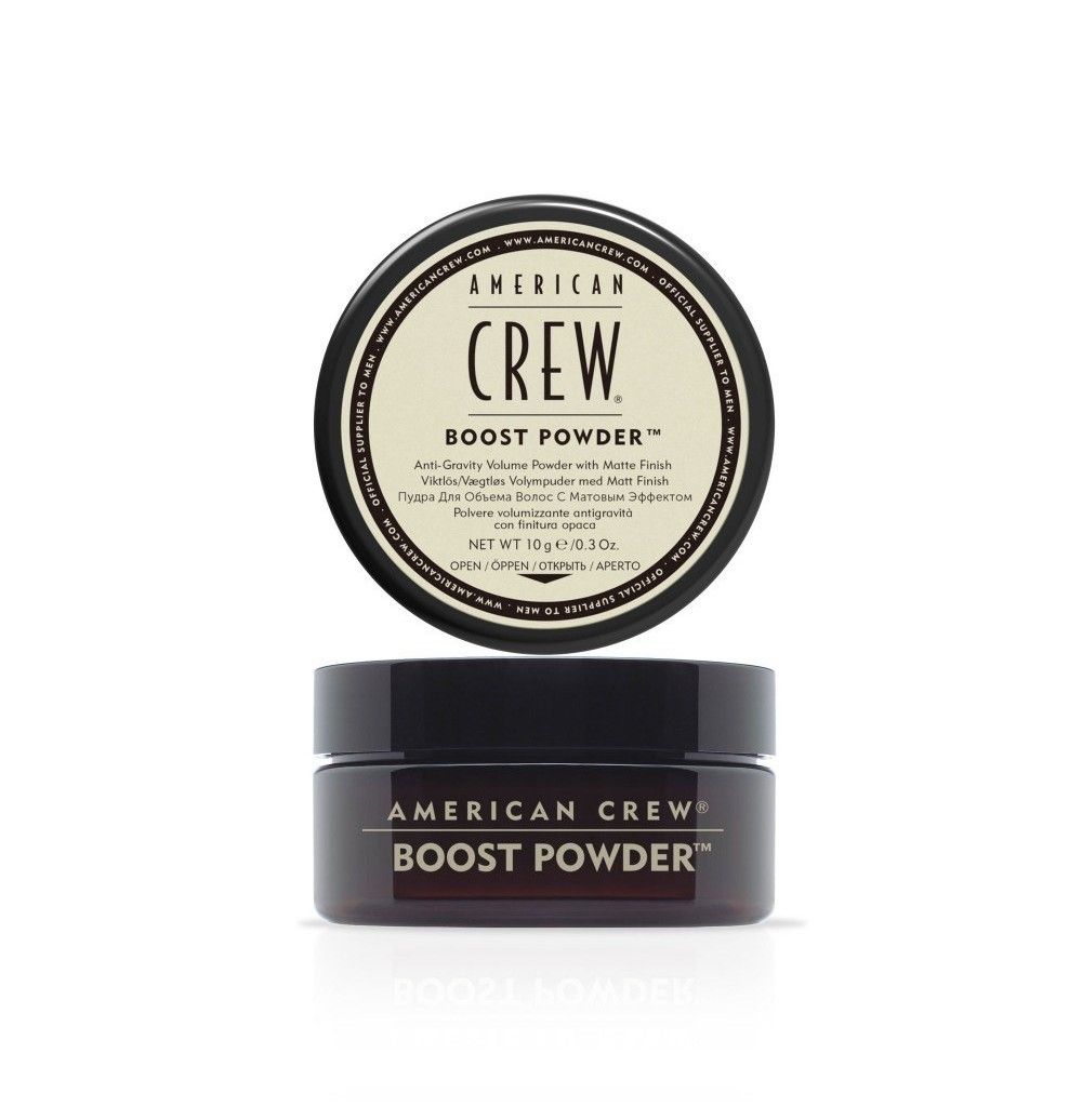 Runde Dose und Tiegel. Aufschrift: American Crew Boost Powder. Schwarzer Deckel mit weißer Schrift. Dose mit 10g Inhalt.