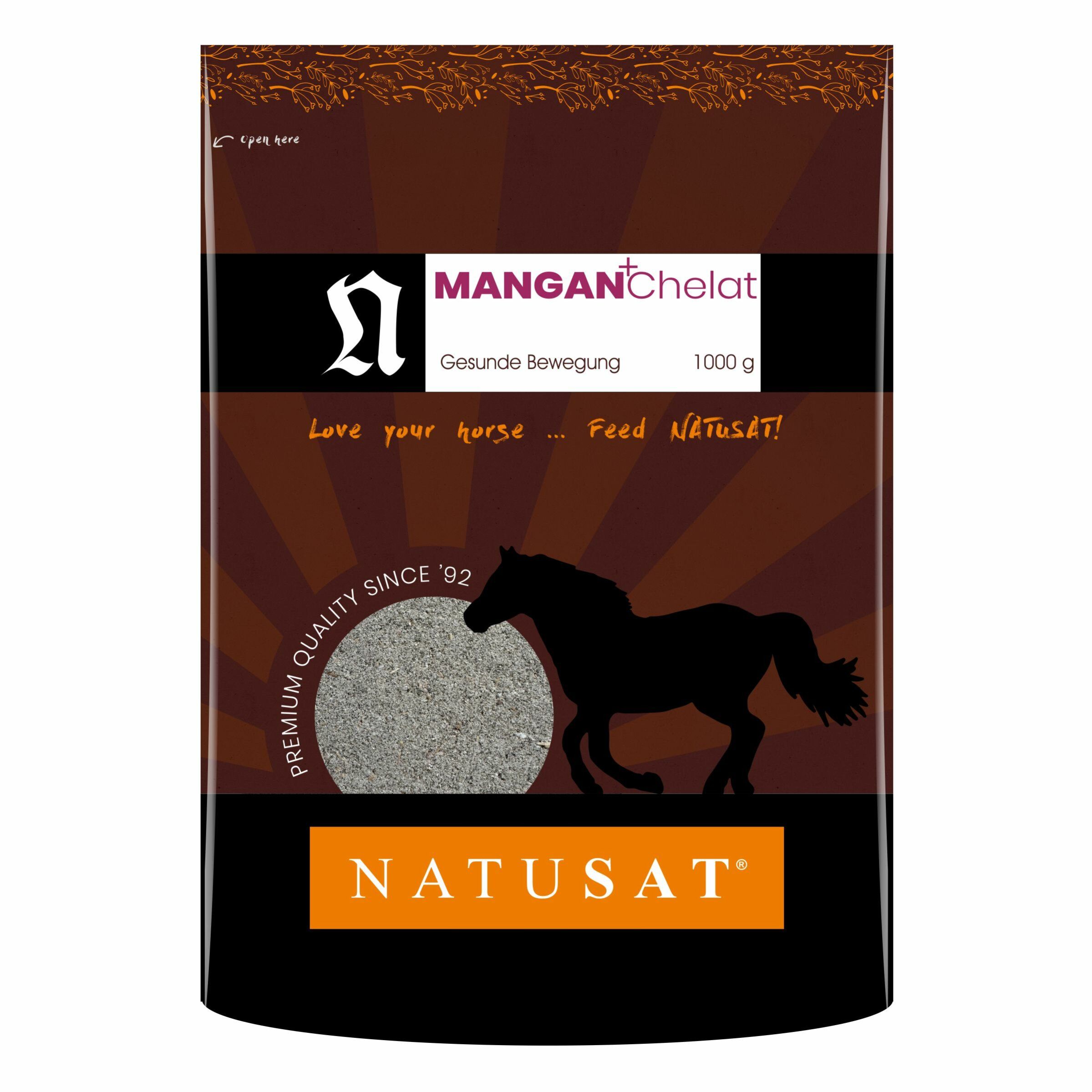 Beutel mit Natusat Mangan Chelat Pulver. Braune Verpackung mit Produktnamen, Logo, Pferdesilhouette und Text.
