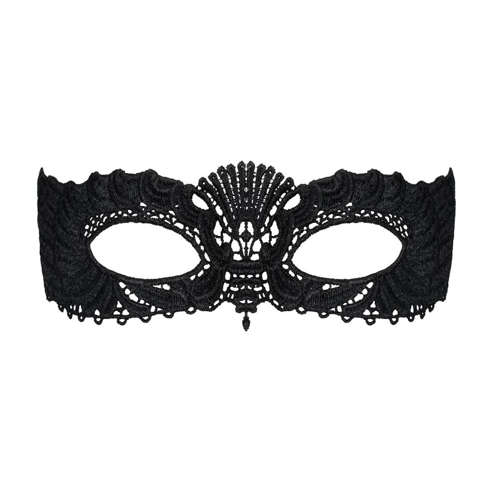 Schwarze Augenmaske aus Spitze. Sie hat zwei ovale Augenöffnungen und ein filigranes Muster. Die Maske ist auf weißem Hintergrund.