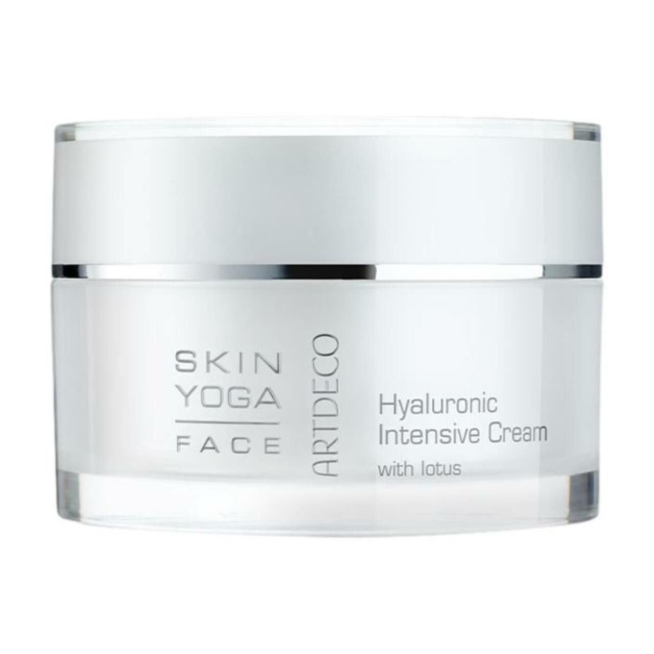 Creme-Tiegel mit Deckel. Aufschrift: Skin Yoga Face, Artdeco, Hyaluronic Intensive Cream with lotus.