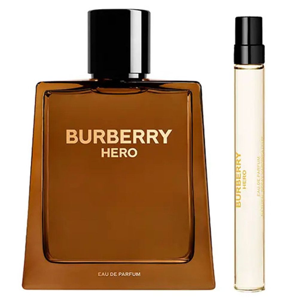 Braune Flasche und kleine Sprühflasche. Aufschrift: Burberry Hero.