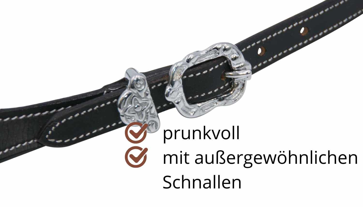 Nahaufnahme einer schwarzen Lederriemen mit silberner Schnalle. Weiße Naht. Text: prunkvoll, außergewöhnliche Schnallen.
