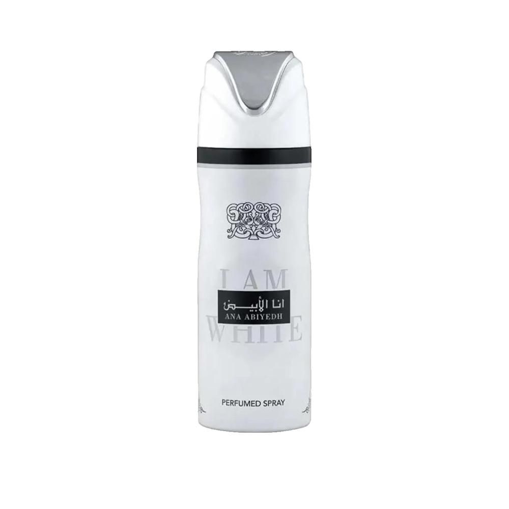 Weißes Deodorant-Spray mit silberner Kappe. Schwarzer Ring am Hals. Aufschrift: I AM WHITE, darunter arabische Schriftzeichen und ANA ABIYEDH.