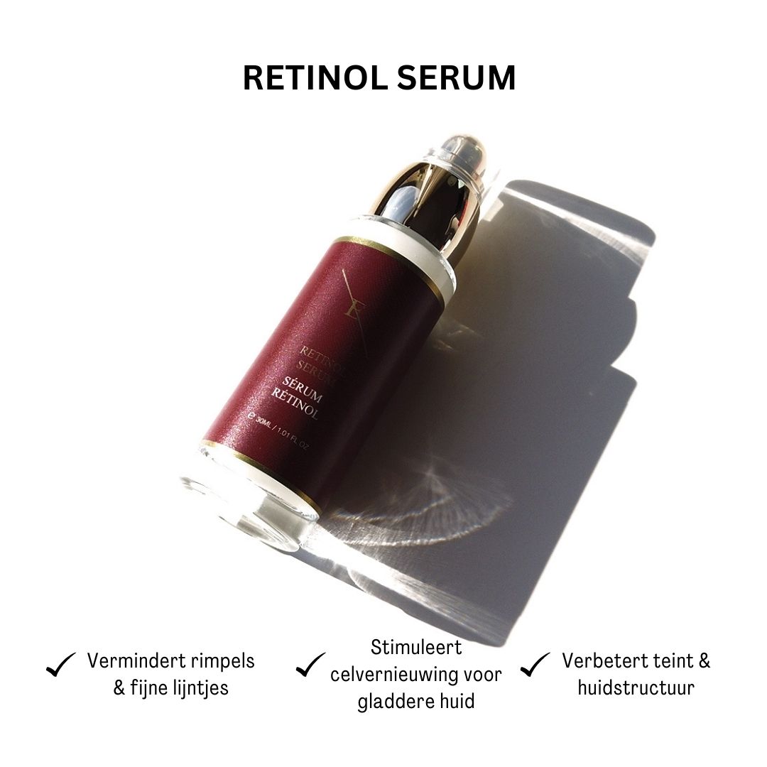 Retinol-Serum-Flasche mit Text. Flasche mit Dosierpumpe, rotes Etikett mit goldfarbenem Text. Text: Retinol Serum, verbessert Hautstruktur.