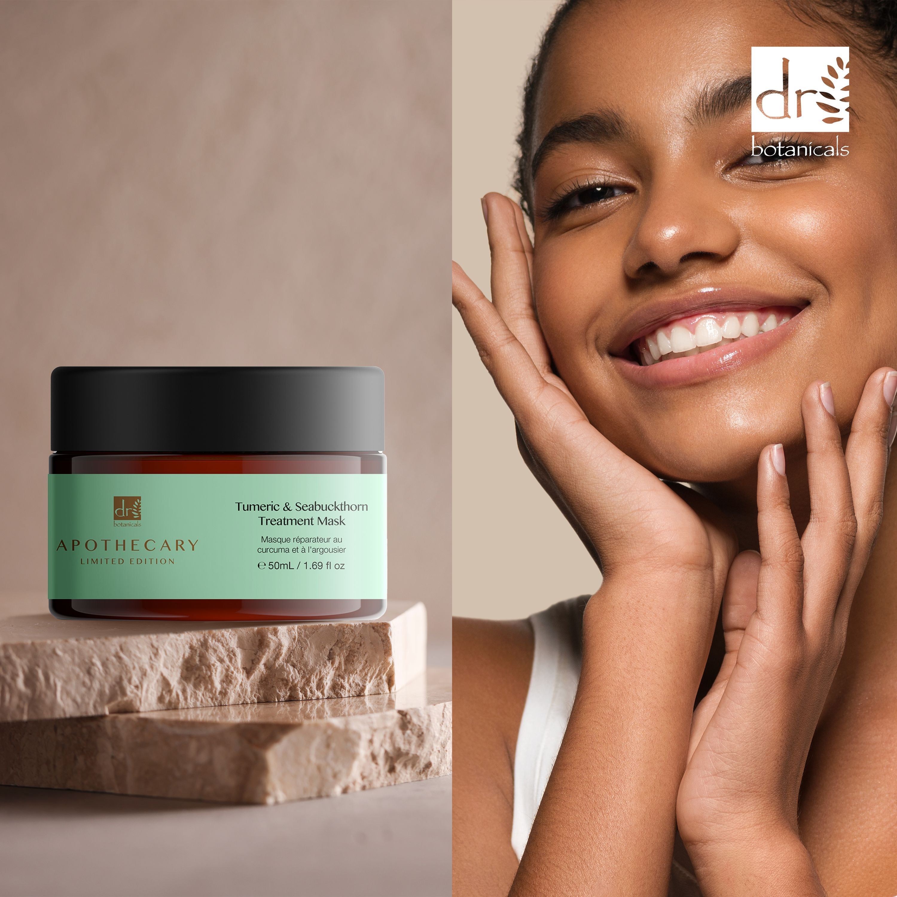 Produkt neben Frau. Aufschrift: Tumeric & Seabuckthorn Treatment Mask. Frau berührt ihr Gesicht.