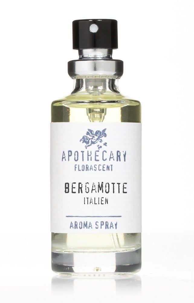 Aromaspray-Flasche mit schwarzem Sprühkopf. Auf dem Etikett steht "APOTHECARY FLORASCENT BERGAMOTTE ITALIEN AROMA SPRAY".