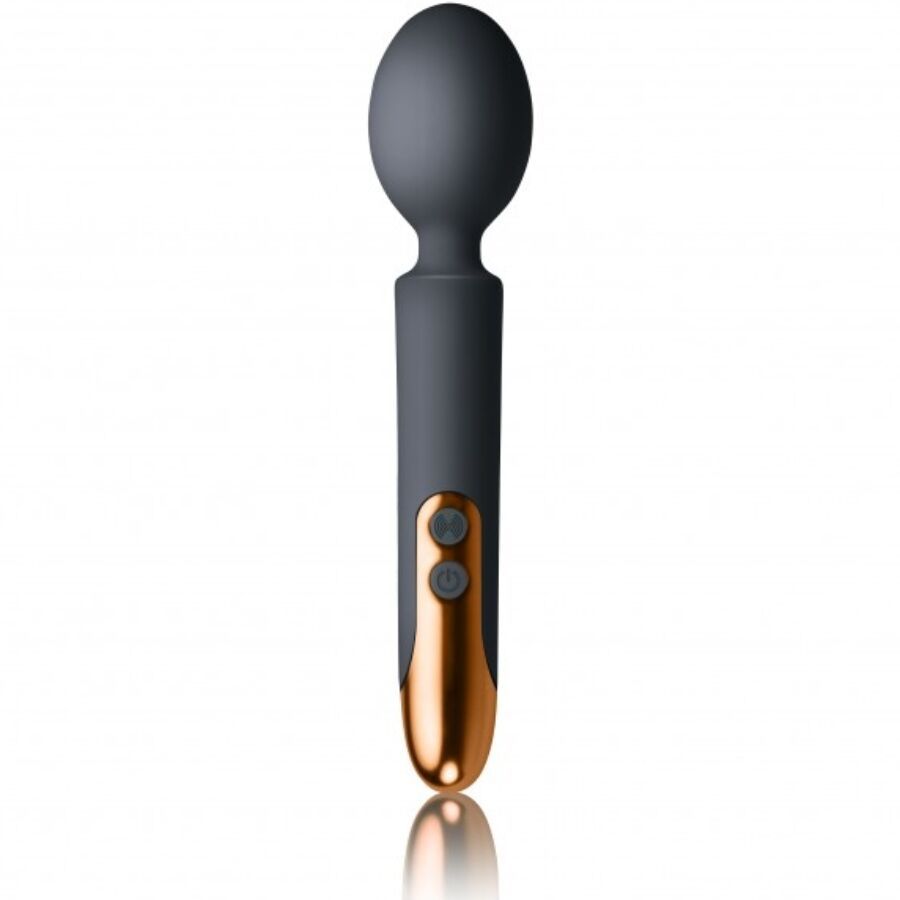 Grauer Vibrator mit goldfarbenem Griff. Zwei Knöpfe sind sichtbar. Reflektion auf der Oberfläche.