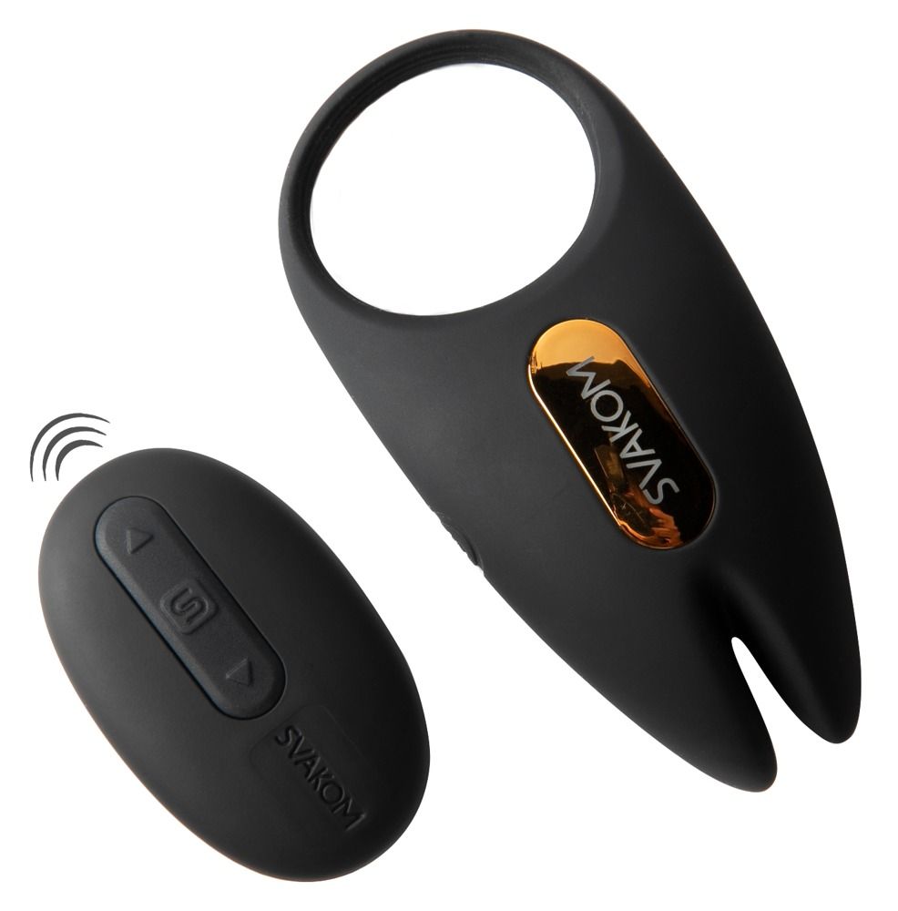Schwarzer Penisring und Fernbedienung. Marke SVAKOM. Ring mit goldfarbenem Detail. Fernbedienung mit Tasten.