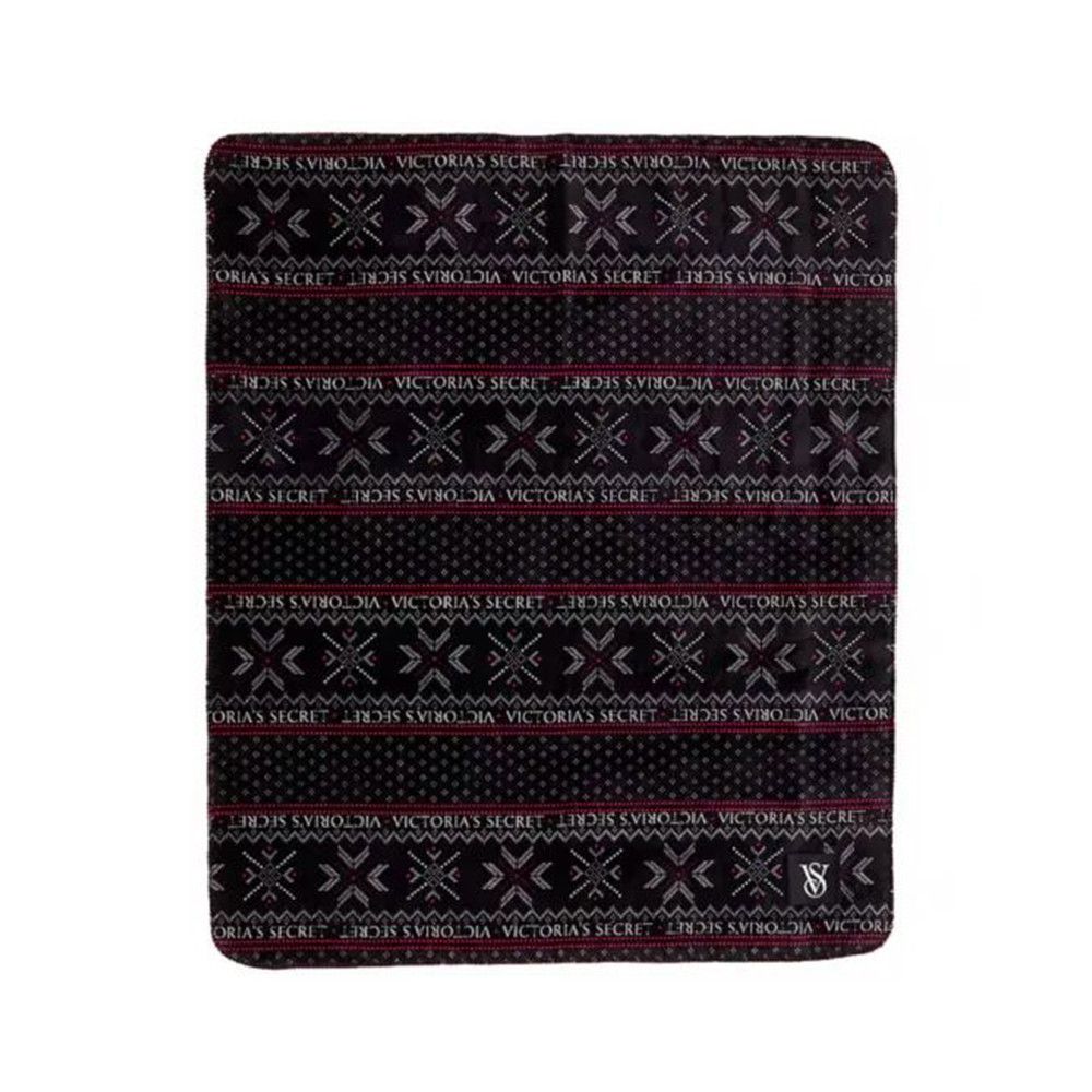 Schwarze Decke mit Schneeflockenmuster. Rote und graue Akzente. Victoria's Secret Logo. Rechteckige Form.