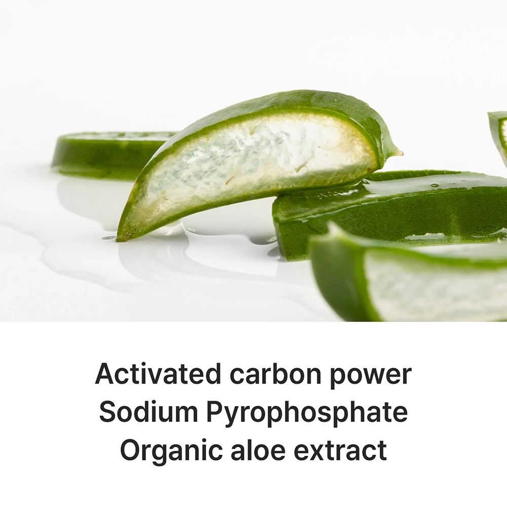 Aloe Vera-Blätter auf weißem Hintergrund. Text: "Activated carbon power Sodium Pyrophosphate Organic aloe extract".