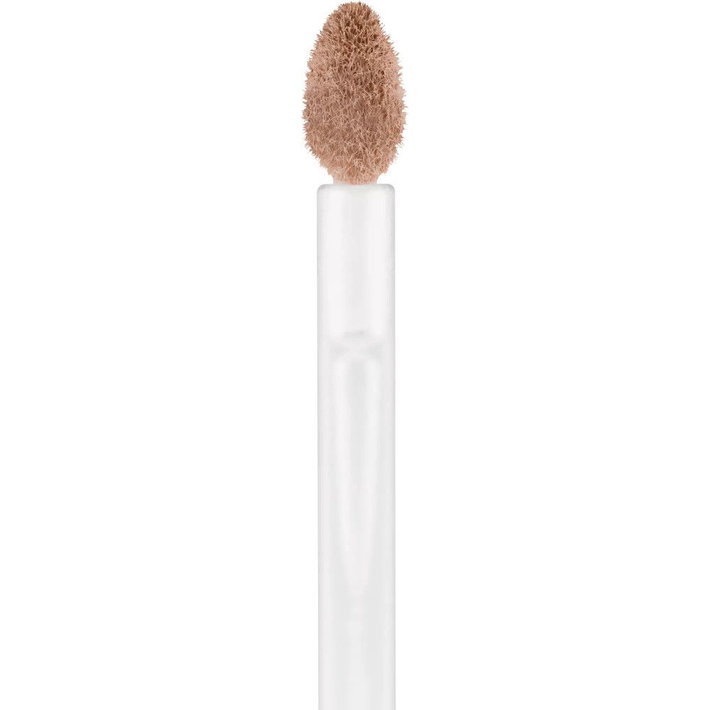 Nahaufnahme des Applikators mit Concealer. Der Applikator hat eine helle, beige Farbe.